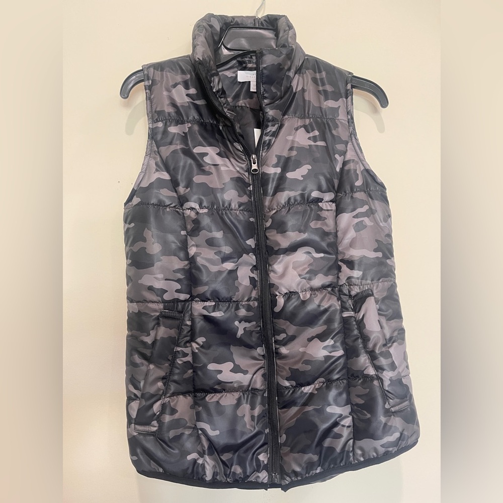 NWT camo puffer vest